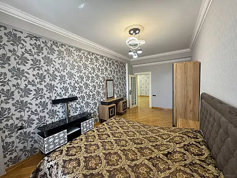 Kirayə verilir 2 otaqlı mənzil 110 m²