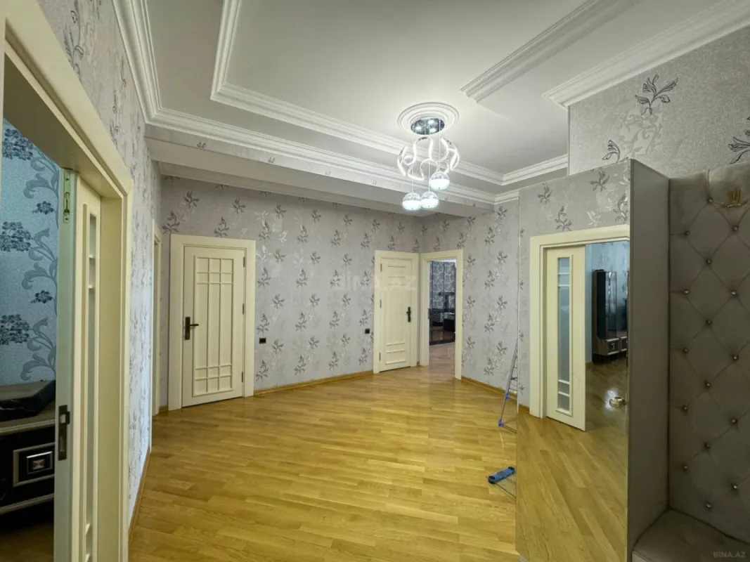 Kirayə verilir 2 otaqlı mənzil 110 m²