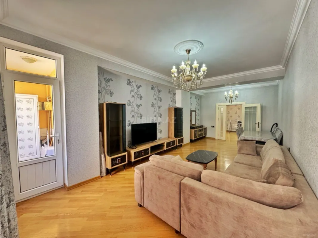 Kirayə verilir 2 otaqlı mənzil 110 m²