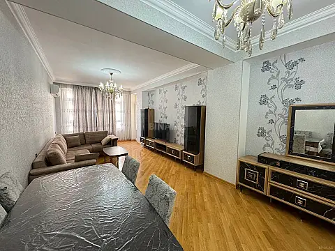 Kirayə verilir 2 otaqlı mənzil 110 m²
