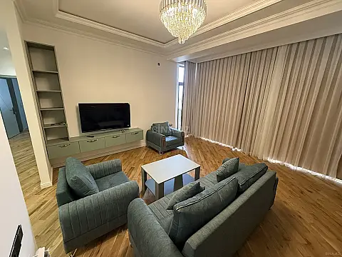 Kirayə verilir 3 otaqlı mənzil 108 m²