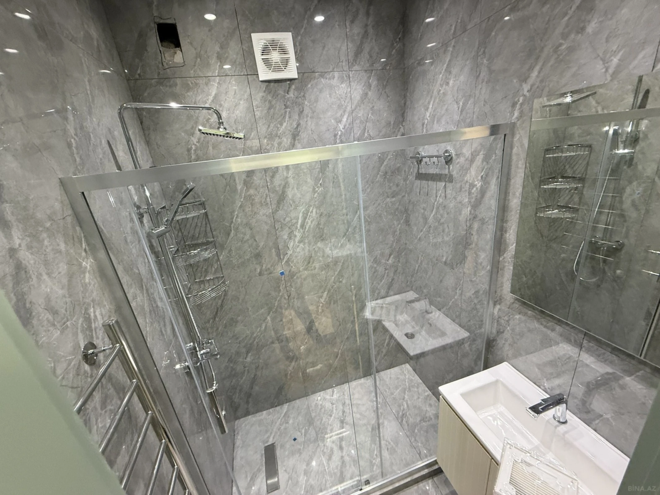 Kirayə verilir 3 otaqlı mənzil 108 m²