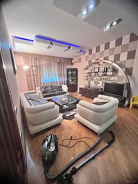 Satılır 6 otaqlı mənzil 250 m²