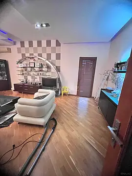 Satılır 6 otaqlı mənzil 250 m²