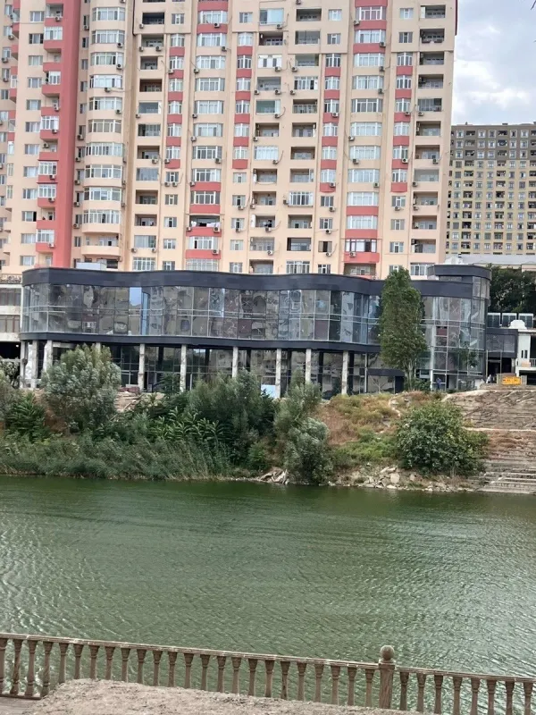 Satılır 6 otaqlı mənzil 250 m²