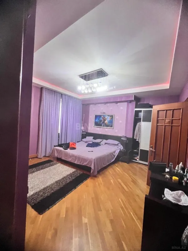 Satılır 6 otaqlı mənzil 250 m²