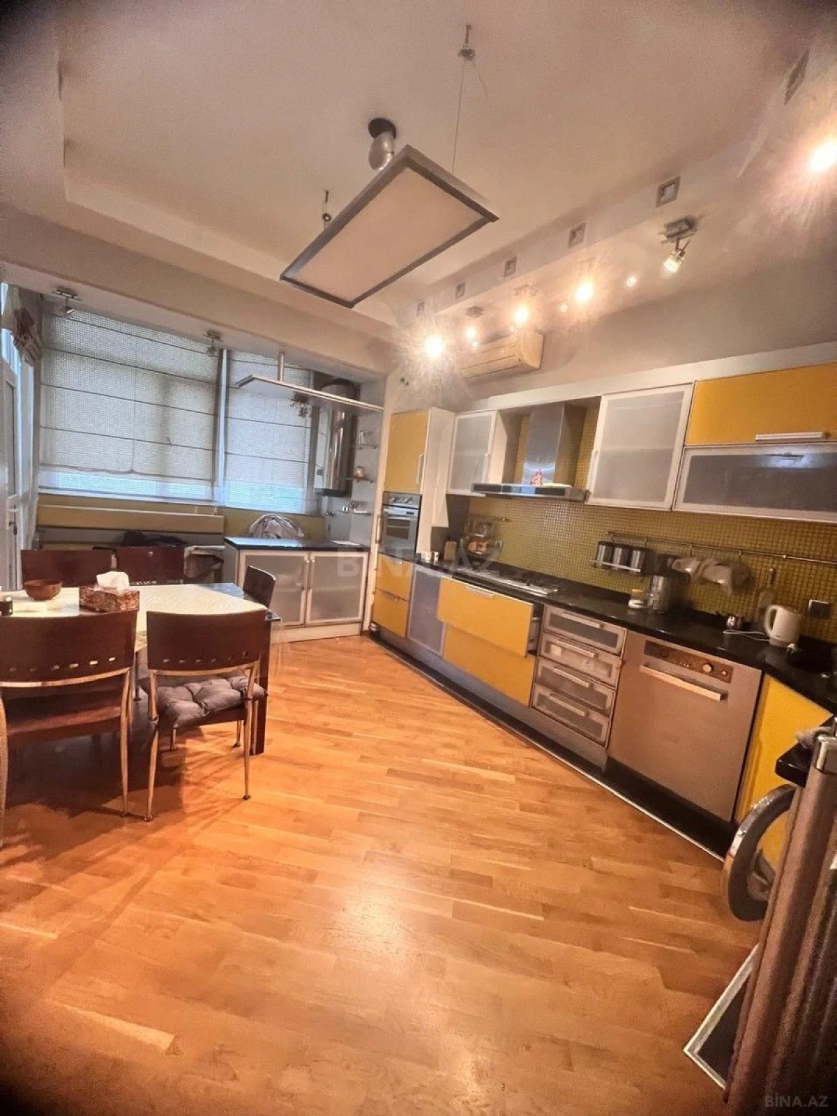 Satılır 6 otaqlı mənzil 250 m²
