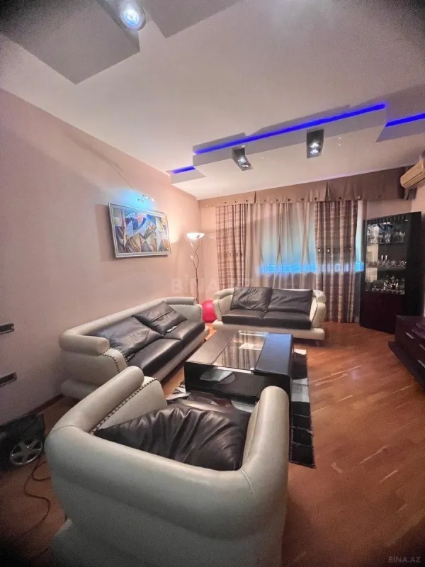 Satılır 6 otaqlı mənzil 250 m²