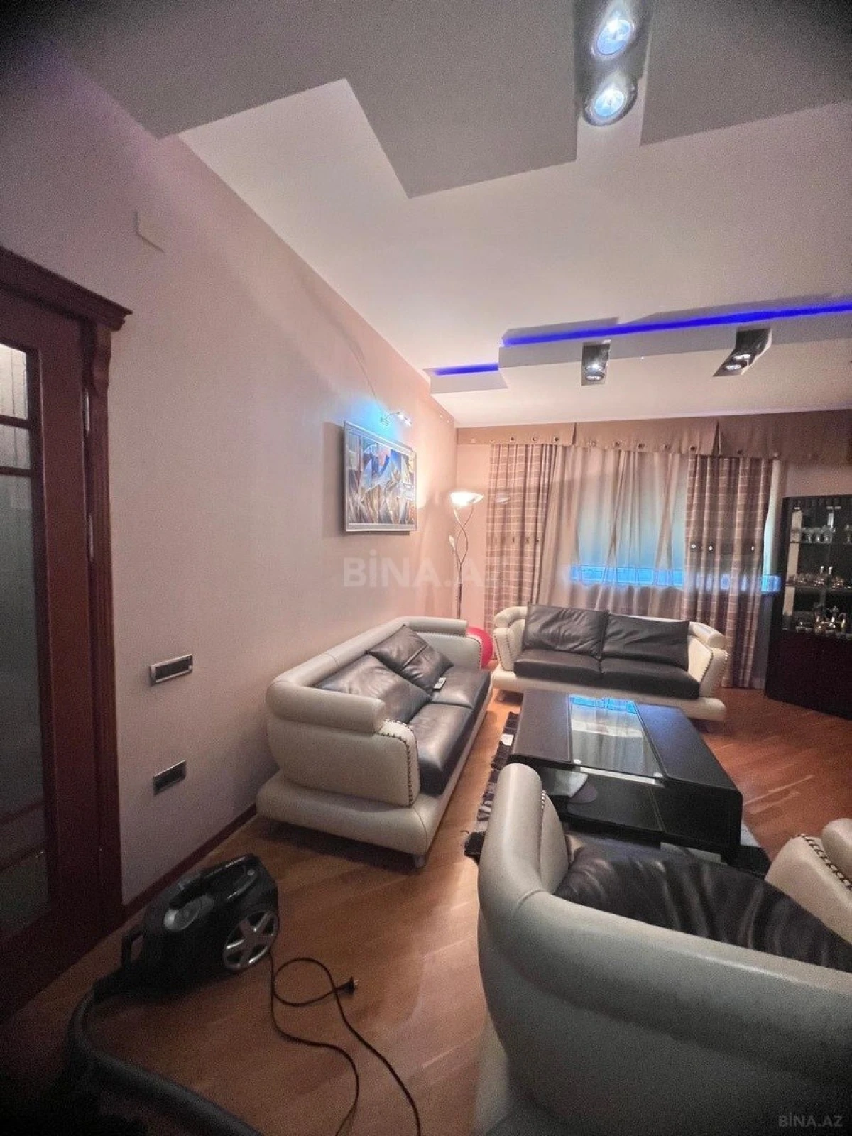 Satılır 6 otaqlı mənzil 250 m²