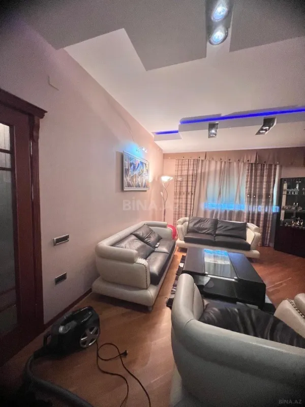Satılır 6 otaqlı mənzil 250 m²