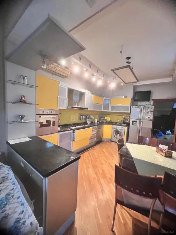 Satılır 6 otaqlı mənzil 250 m²