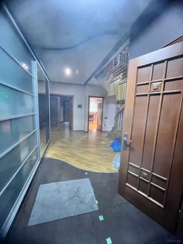 Satılır 6 otaqlı mənzil 250 m²