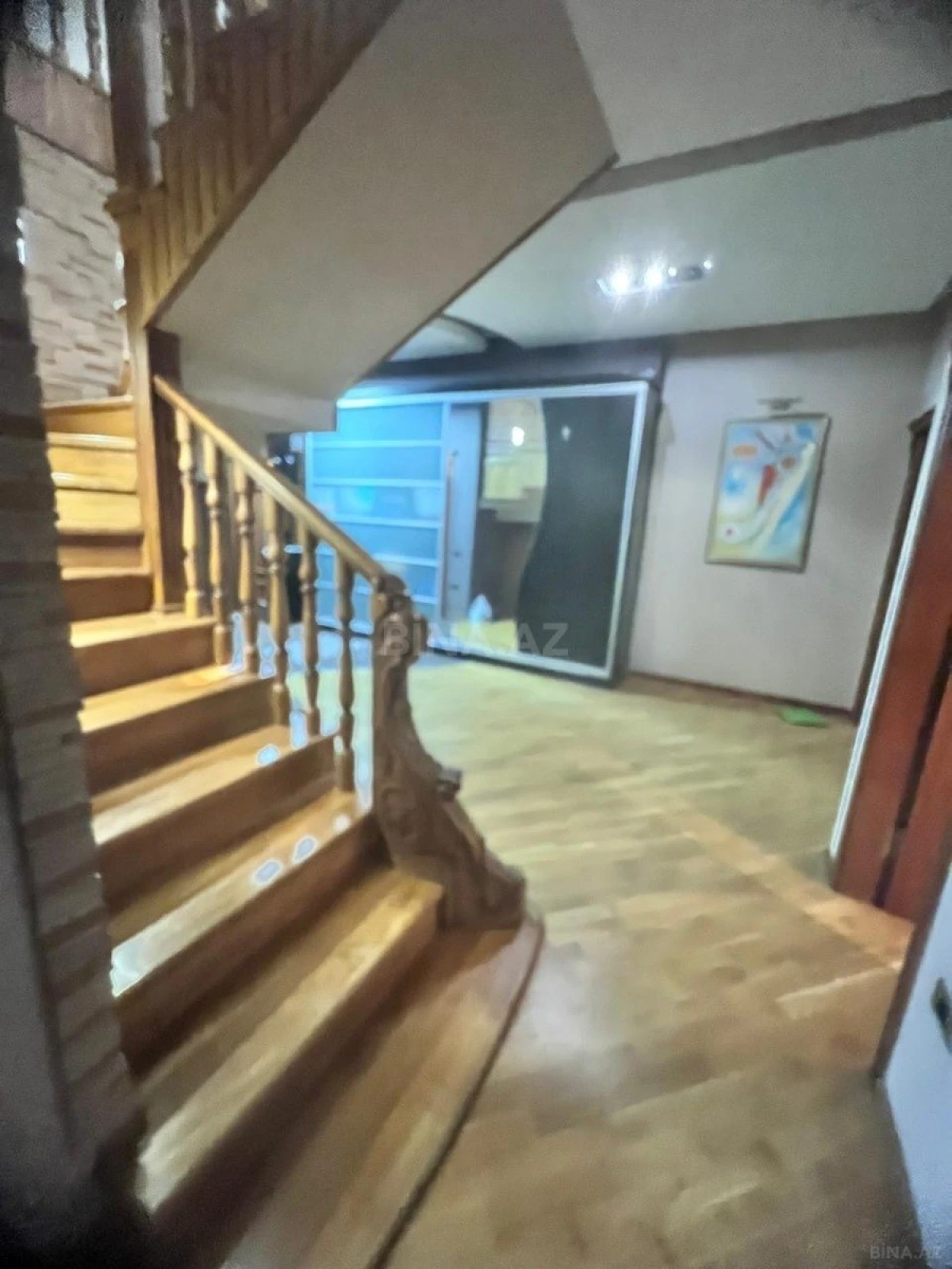 Satılır 6 otaqlı mənzil 250 m²