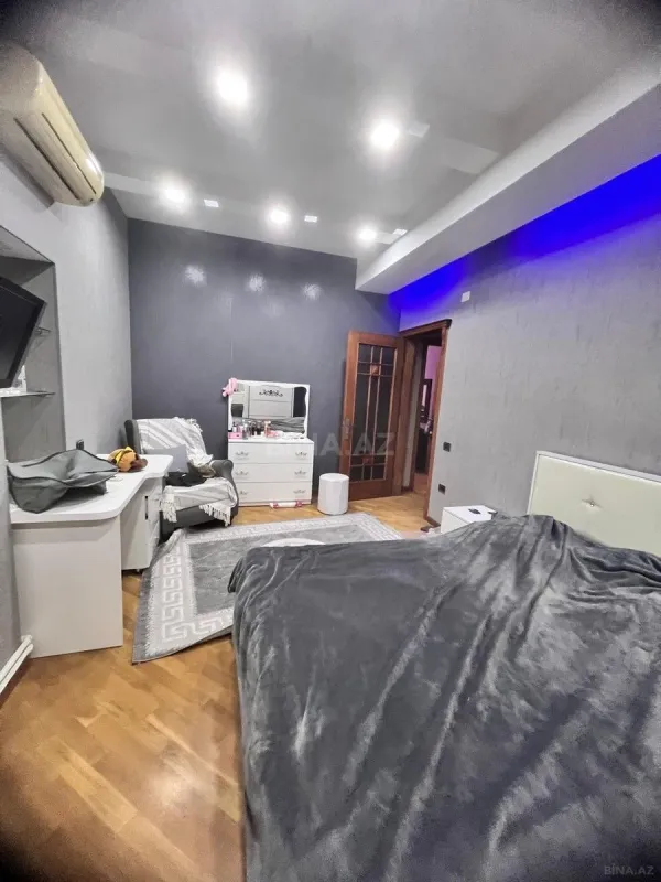 Satılır 6 otaqlı mənzil 250 m²