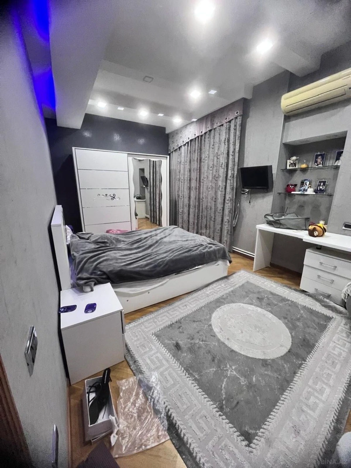 Satılır 6 otaqlı mənzil 250 m²