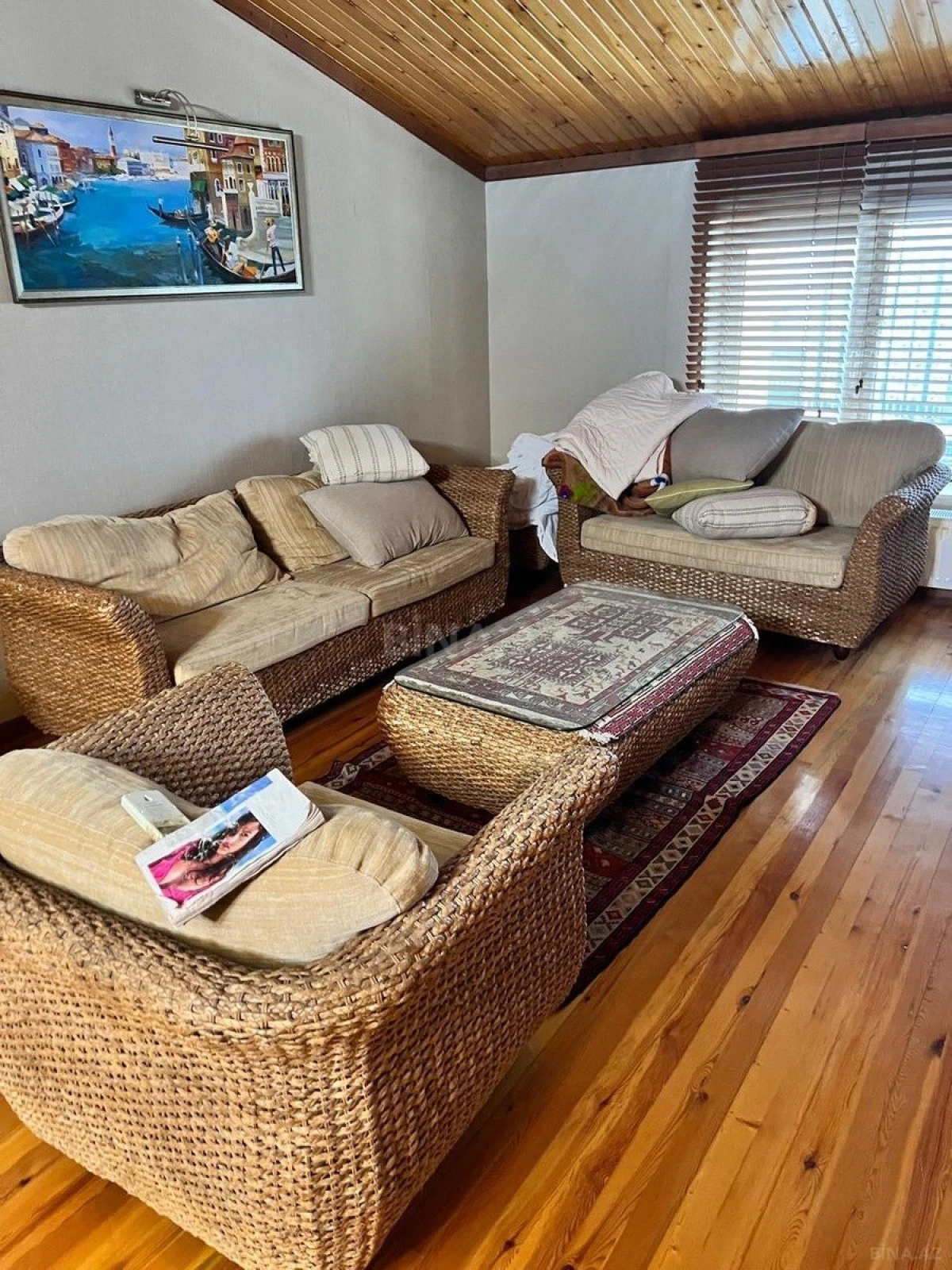 Satılır 6 otaqlı mənzil 250 m²