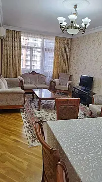 Satılır 3 otaqlı mənzil 130 m² — Bakı 3 otaq 130.00 m²