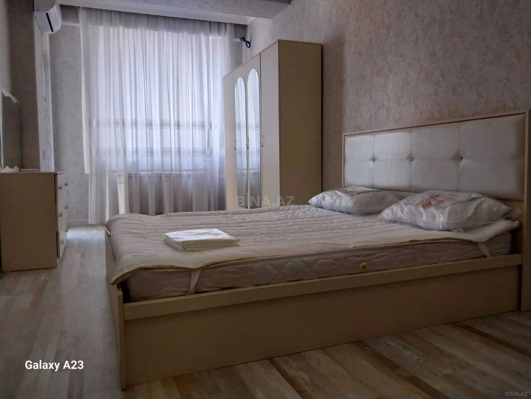 Kirayə verilir 3 otaqlı mənzil 140 m²