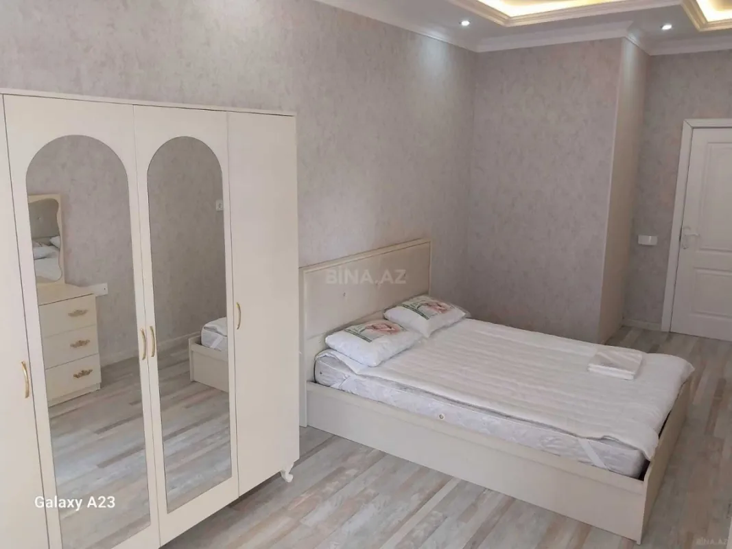 Kirayə verilir 3 otaqlı mənzil 140 m²