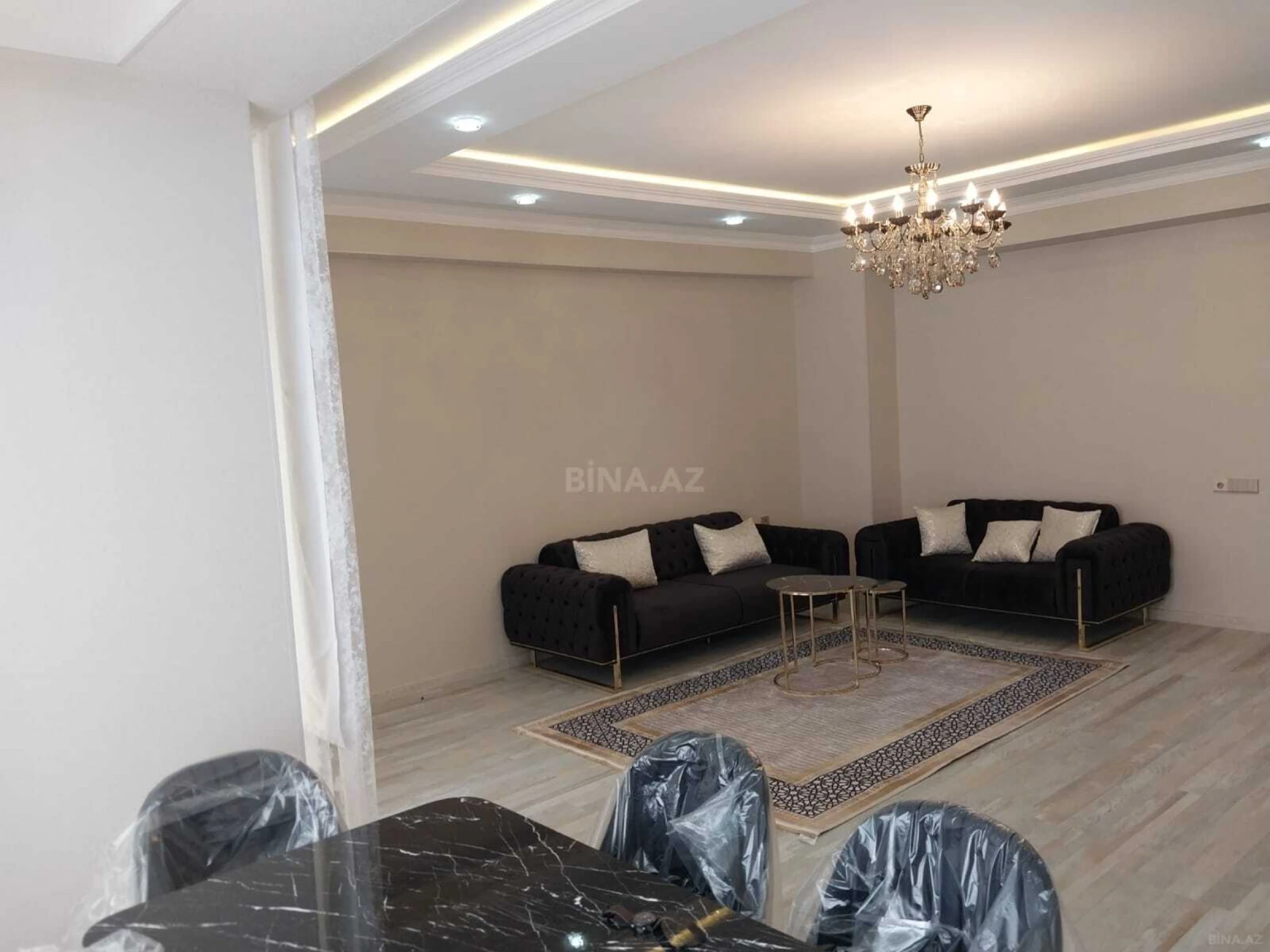 Kirayə verilir 3 otaqlı mənzil 140 m²