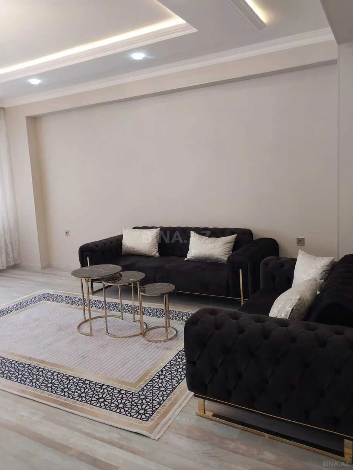 Kirayə verilir 3 otaqlı mənzil 140 m²