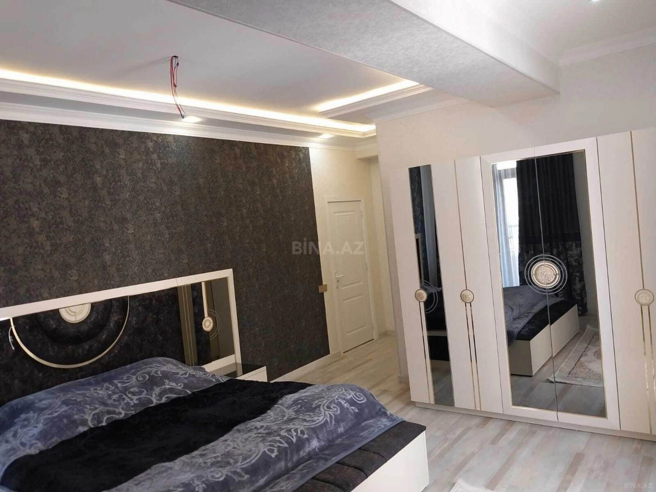 Kirayə verilir 3 otaqlı mənzil 140 m²