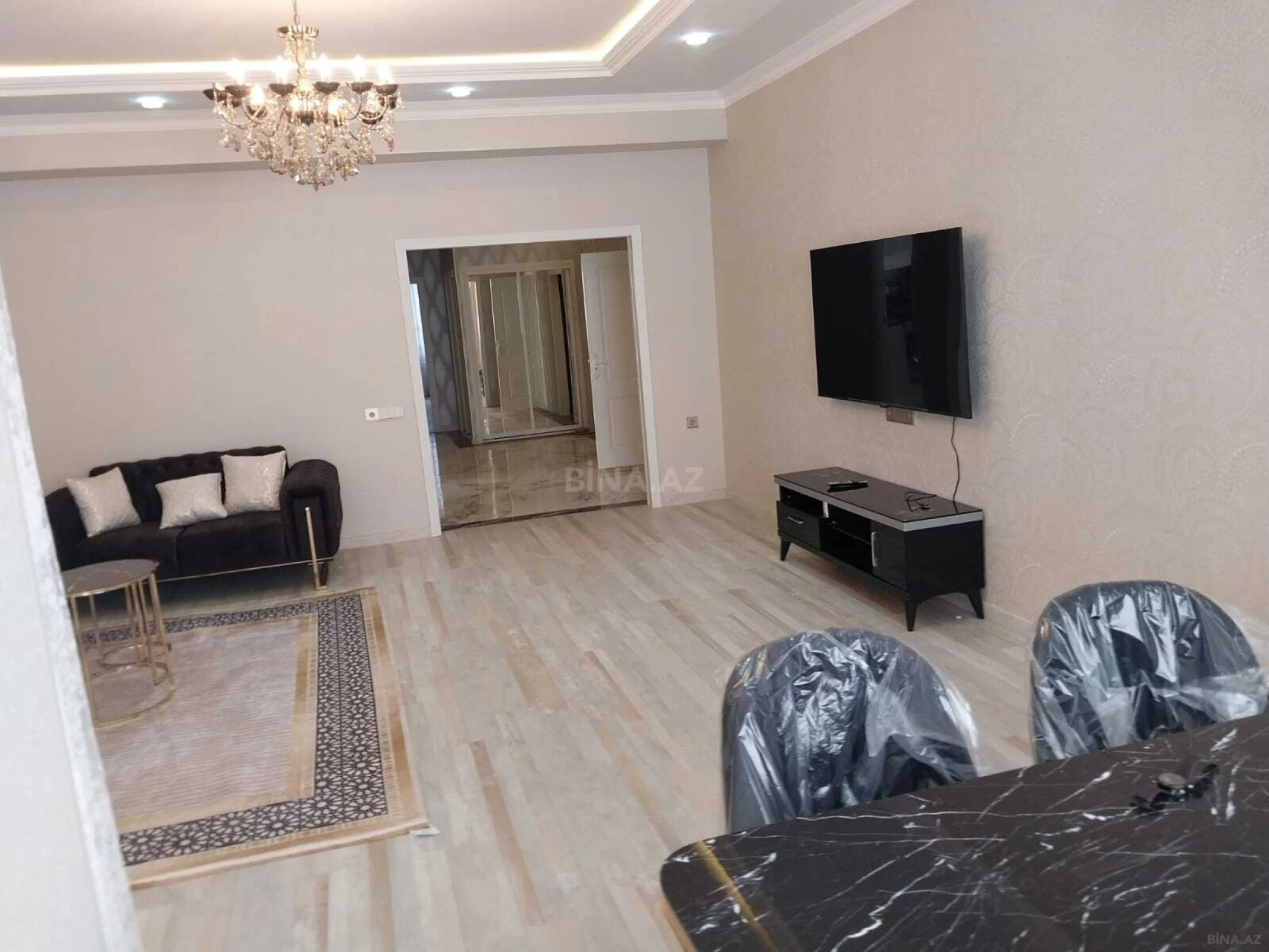 Kirayə verilir 3 otaqlı mənzil 140 m²