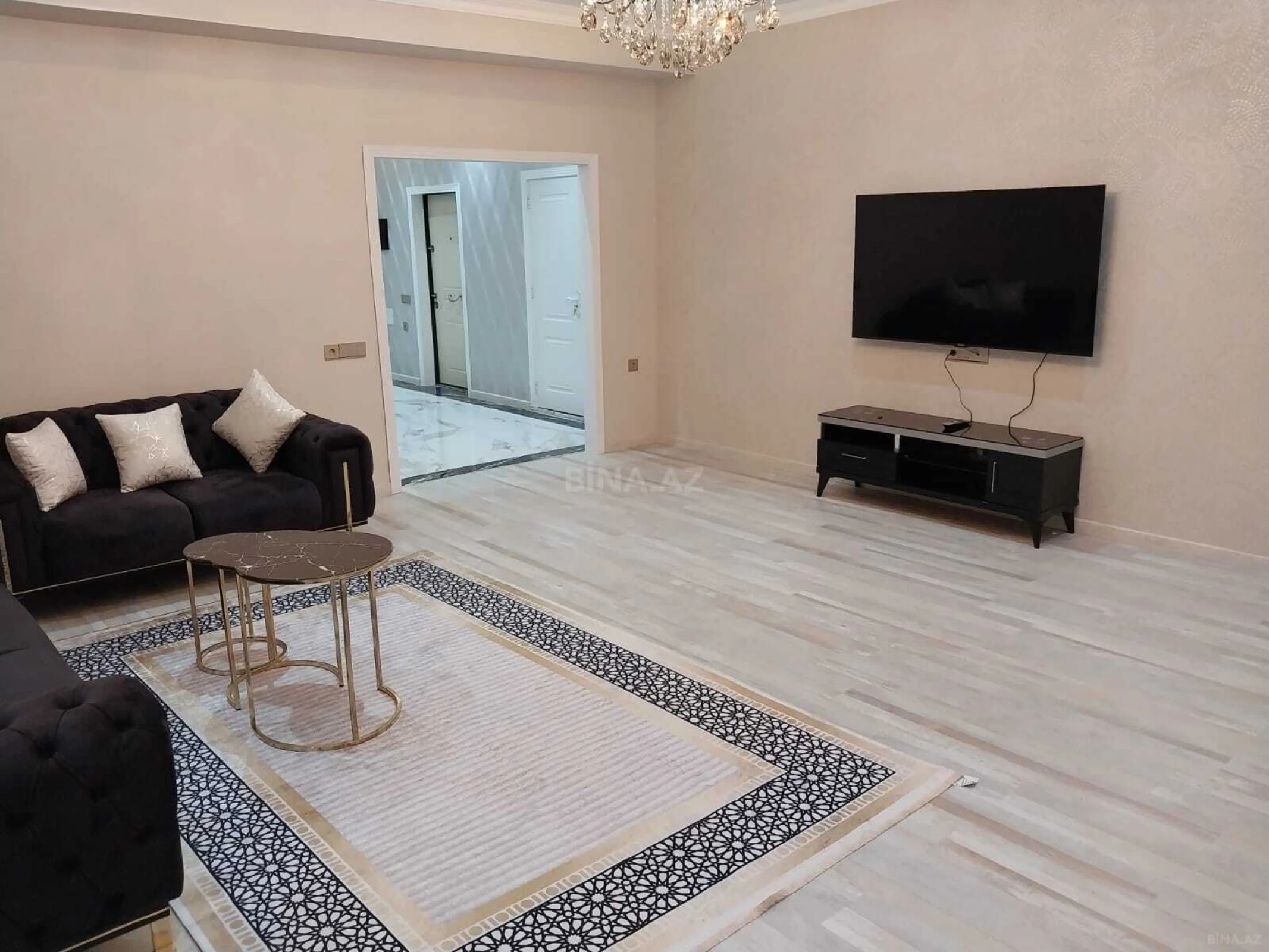 Kirayə verilir 3 otaqlı mənzil 140 m²