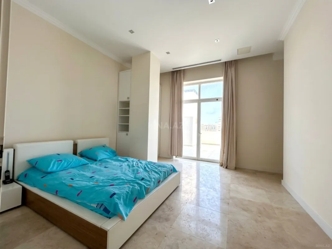 Satılır 5 otaqlı mənzil 750 m²