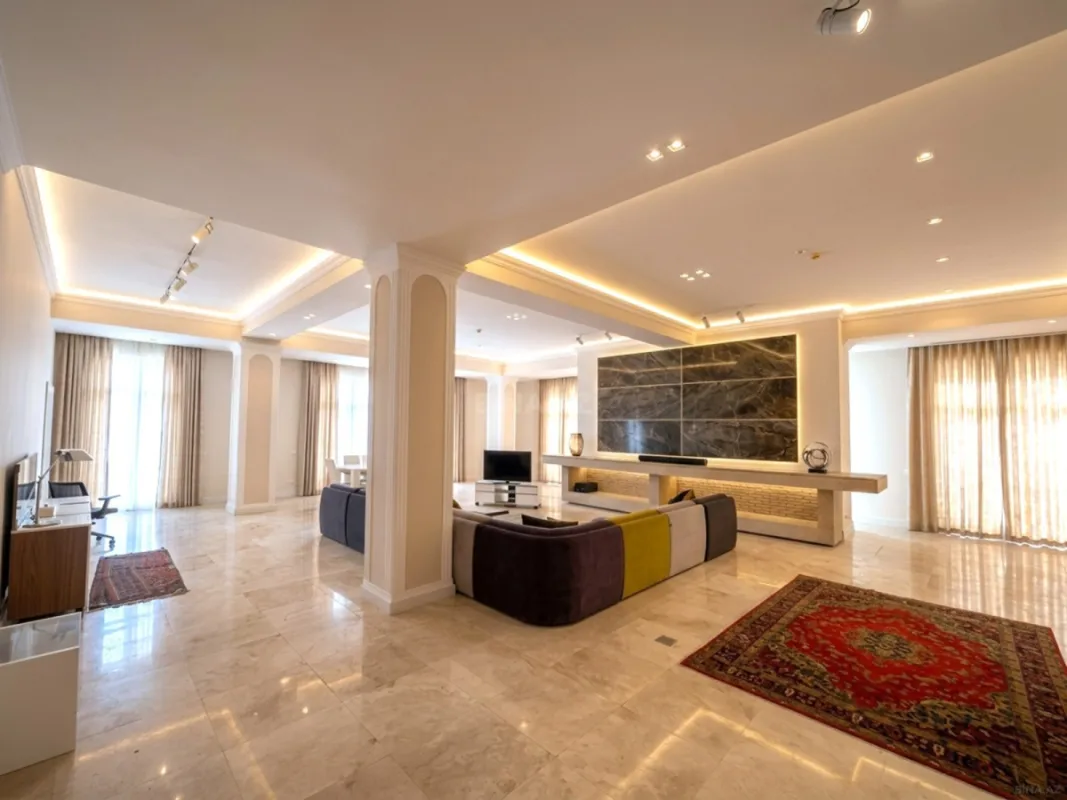 Satılır 5 otaqlı mənzil 750 m²