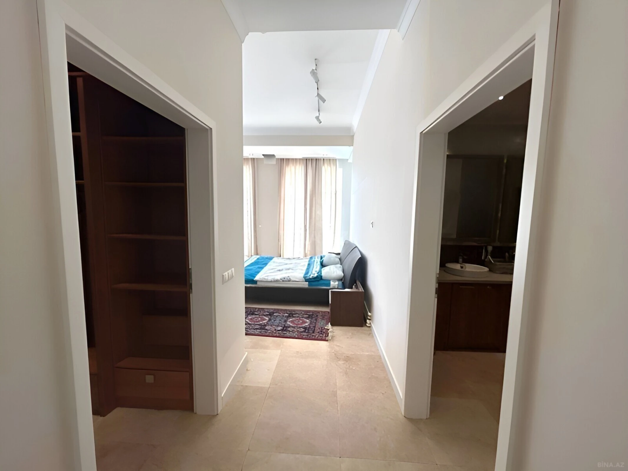 Satılır 5 otaqlı mənzil 750 m²