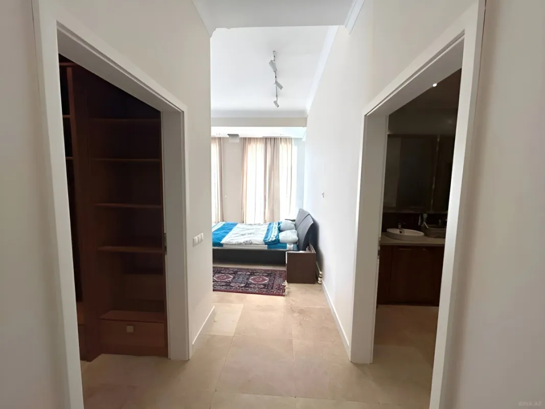 Satılır 5 otaqlı mənzil 750 m²