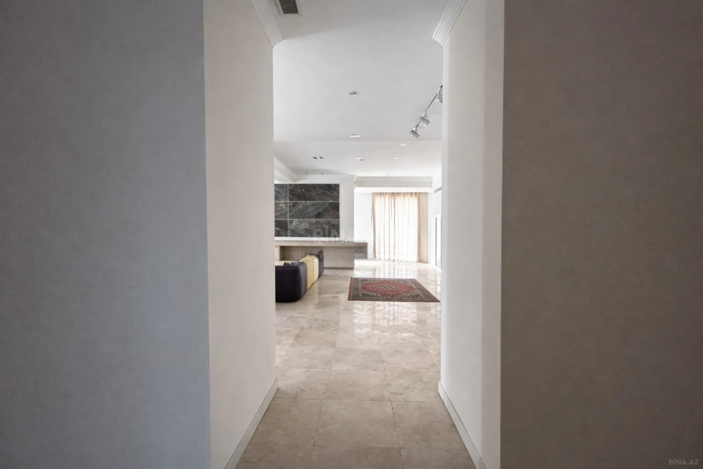 Satılır 5 otaqlı mənzil 750 m²