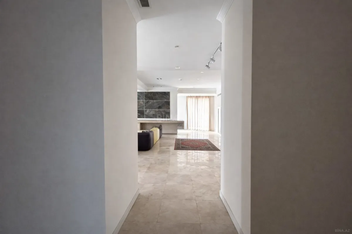 Satılır 5 otaqlı mənzil 750 m²