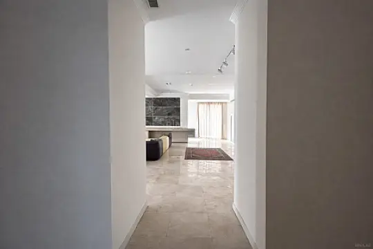 Satılır 5 otaqlı mənzil 750 m²