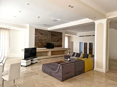 Satılır 5 otaqlı mənzil 750 m²