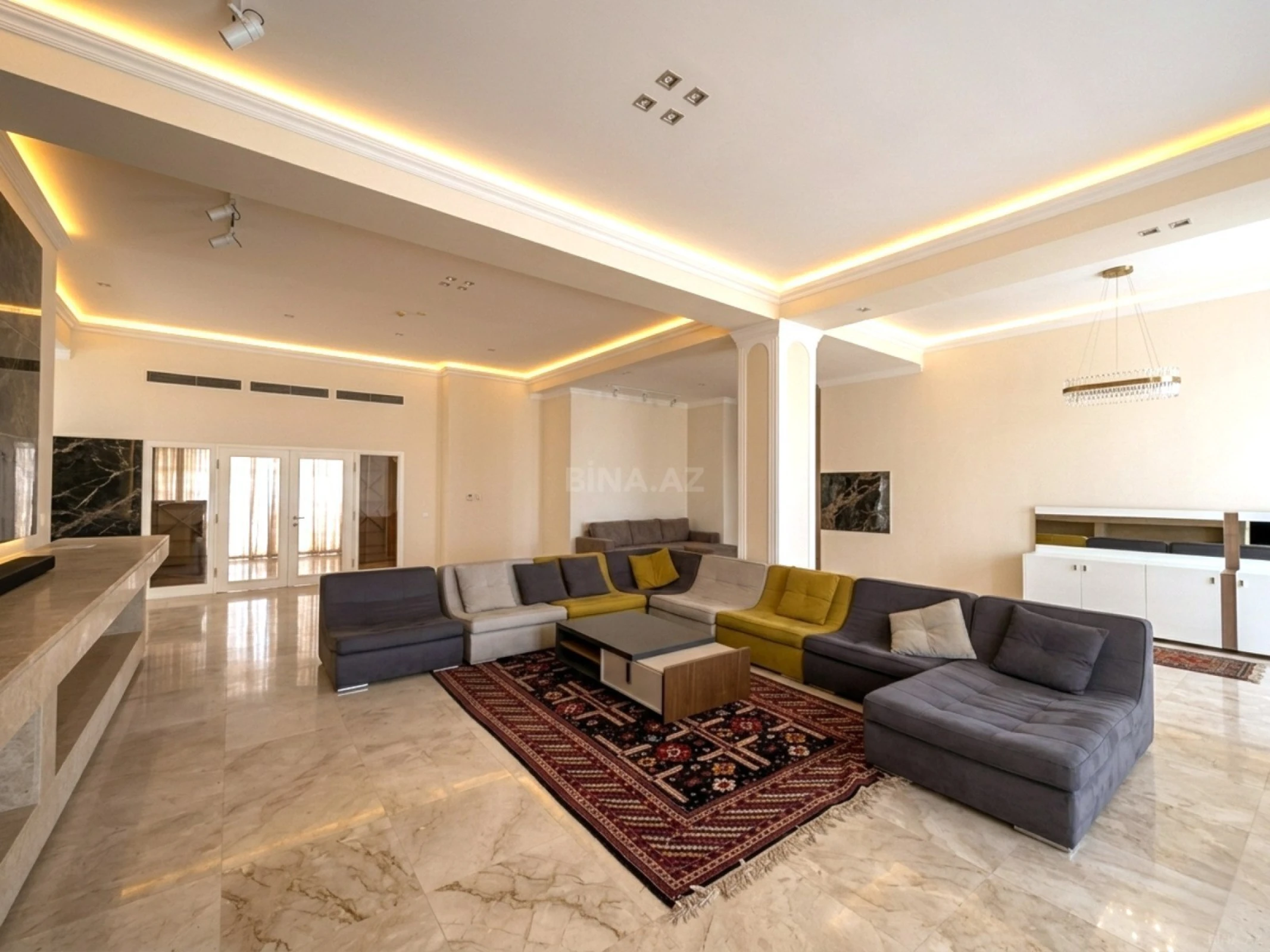 Satılır 5 otaqlı mənzil 750 m²