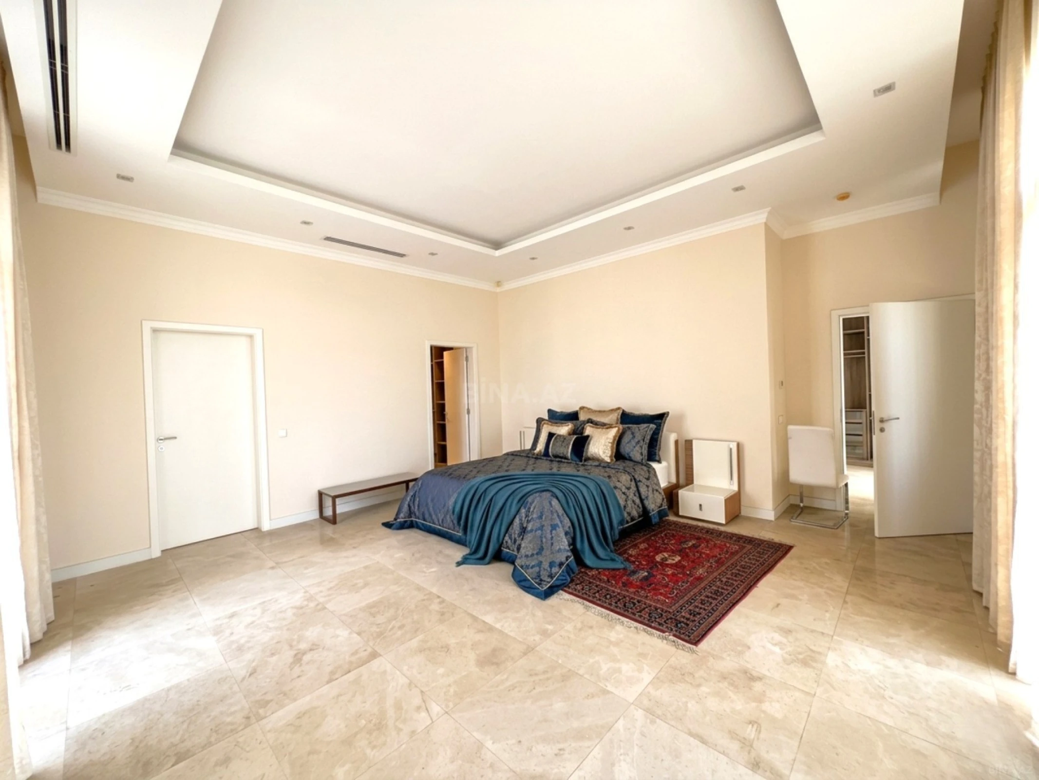 Satılır 5 otaqlı mənzil 750 m²