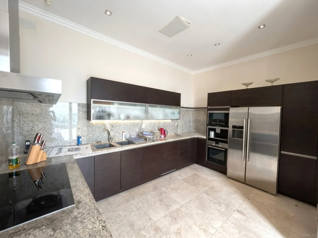 Satılır 5 otaqlı mənzil 750 m²