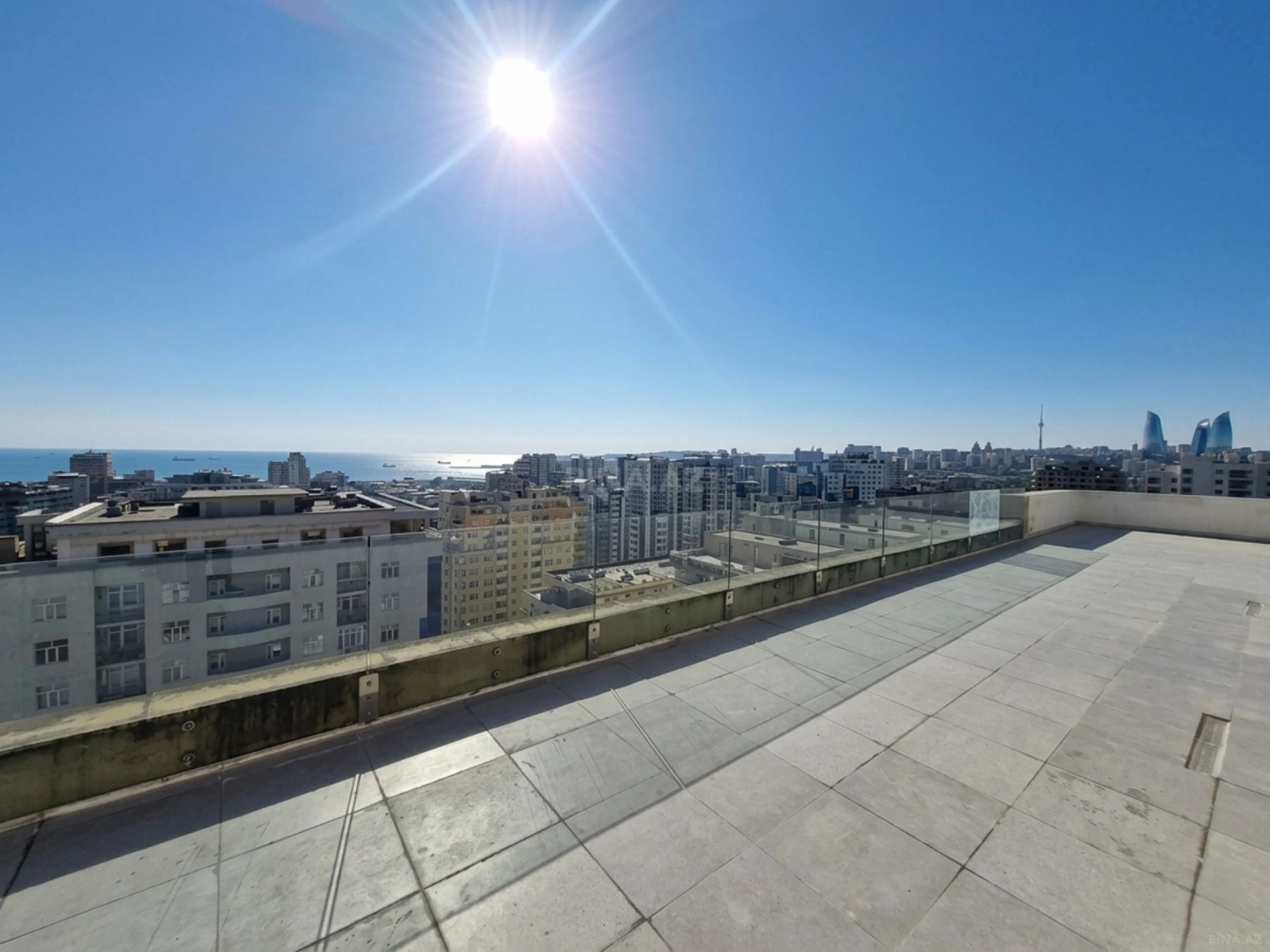 Satılır 5 otaqlı mənzil 750 m²