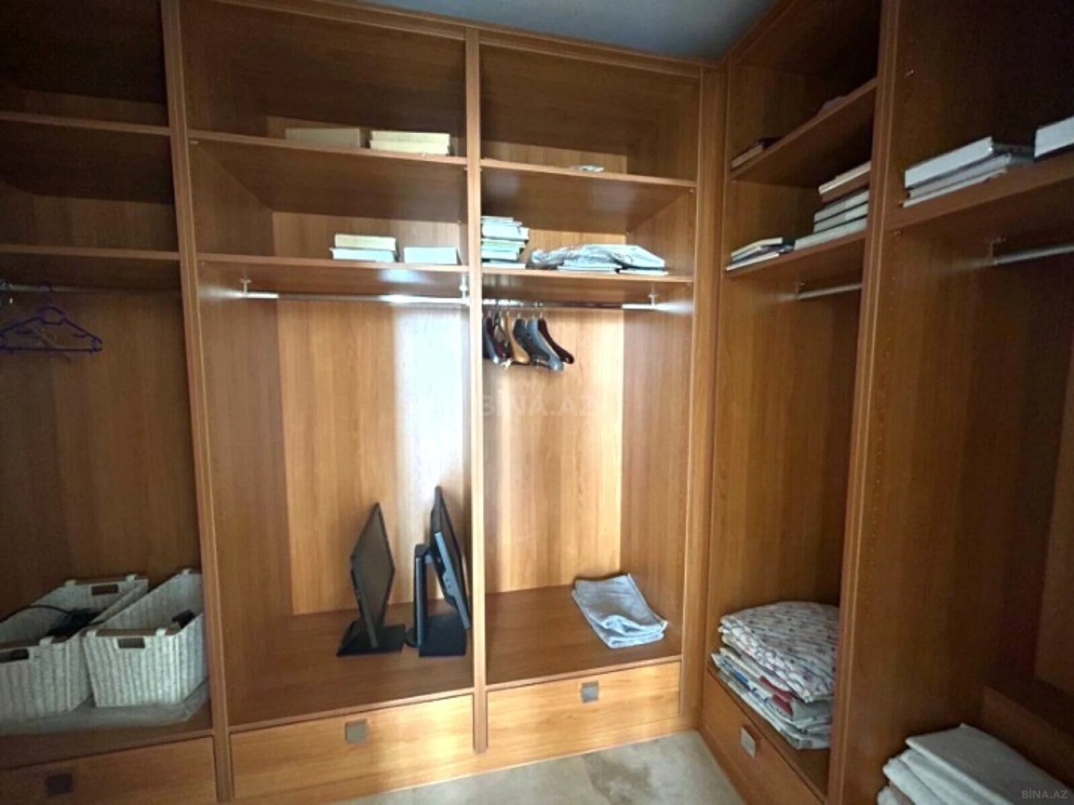 Satılır 5 otaqlı mənzil 750 m²
