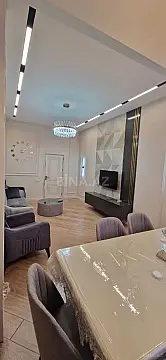 Kirayə verilir 2 otaqlı mənzil 123 m²