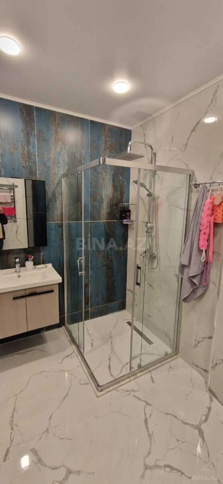 Kirayə verilir 2 otaqlı mənzil 123 m²