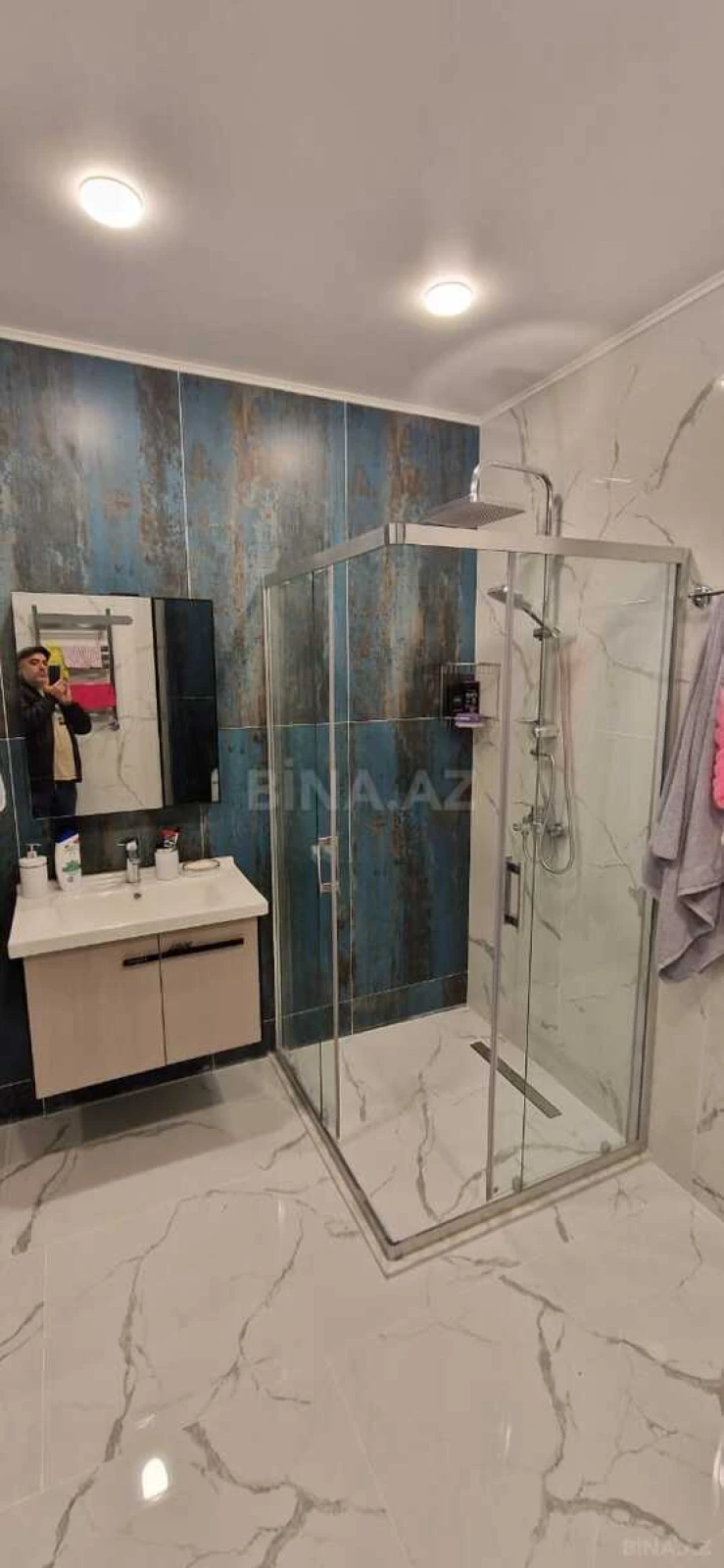 Kirayə verilir 2 otaqlı mənzil 123 m²