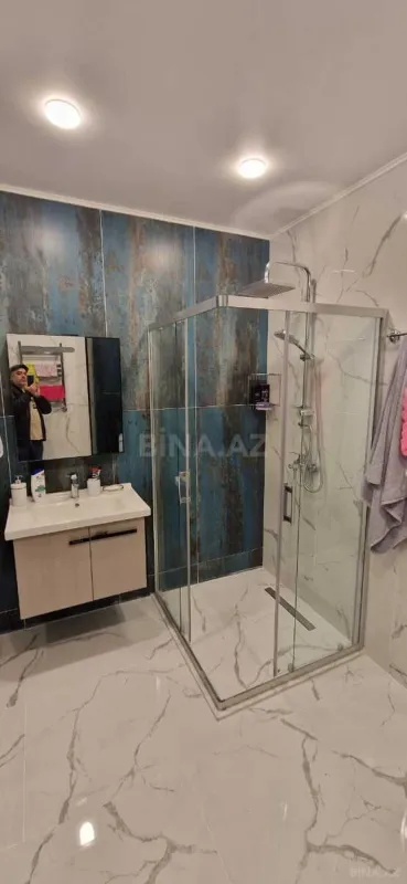 Kirayə verilir 2 otaqlı mənzil 123 m²