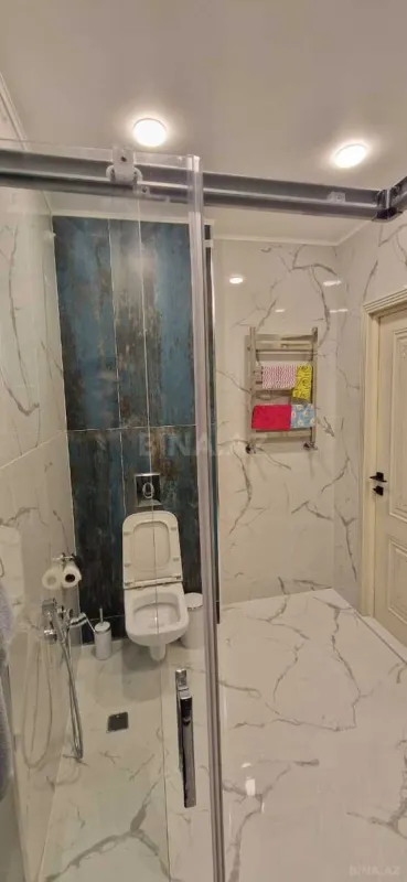 Kirayə verilir 2 otaqlı mənzil 123 m²