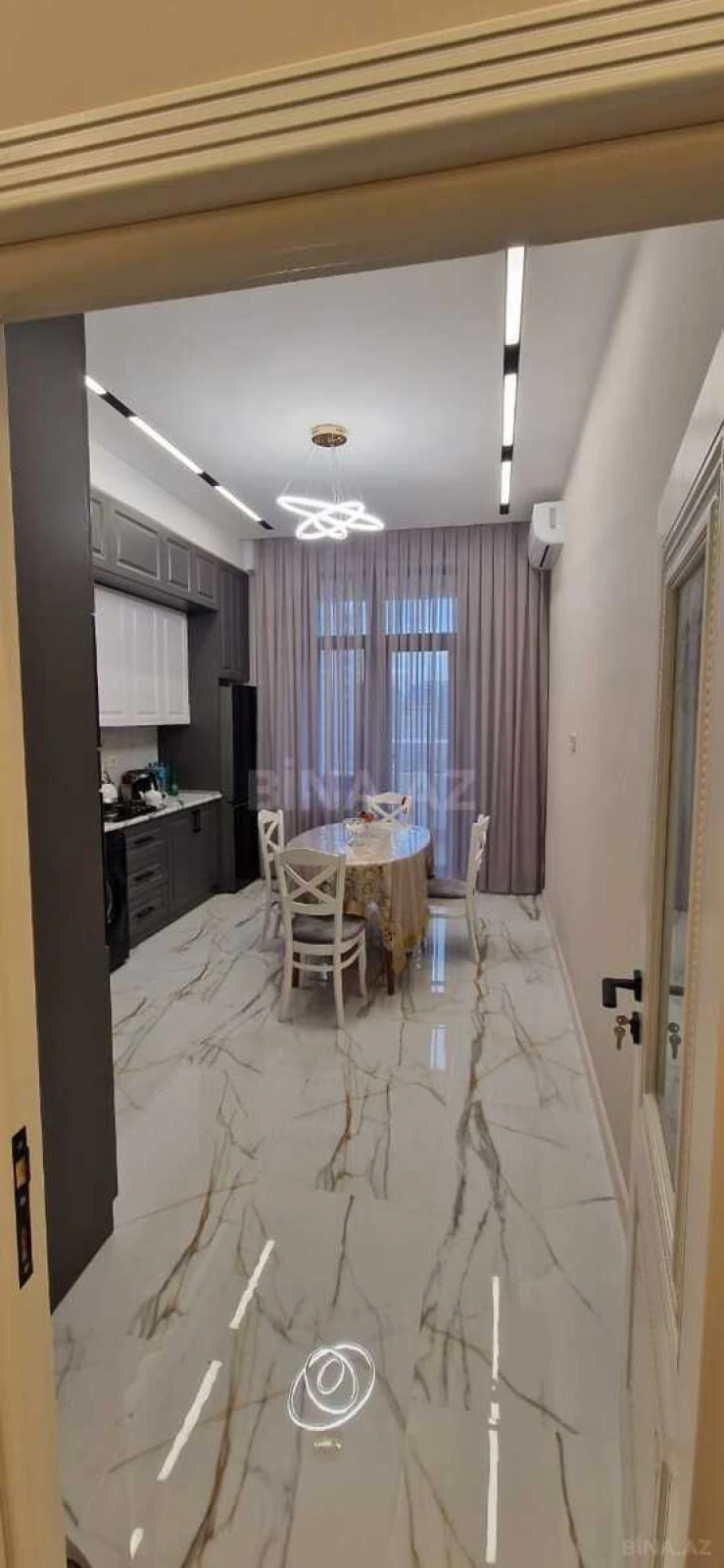 Kirayə verilir 2 otaqlı mənzil 123 m²