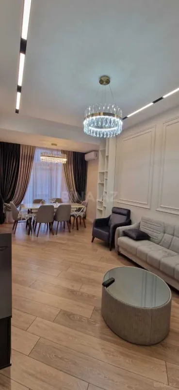 Kirayə verilir 2 otaqlı mənzil 123 m²