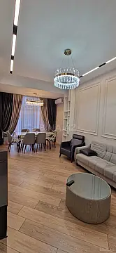 Kirayə verilir 2 otaqlı mənzil 123 m²