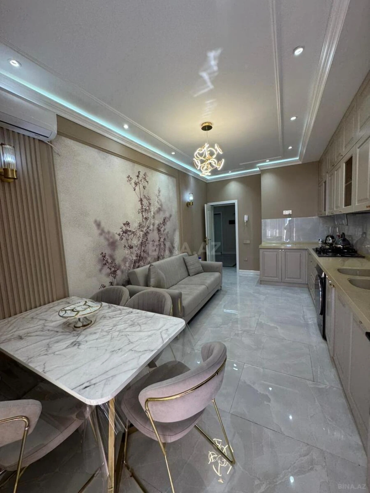 Satılır 2 otaqlı mənzil 105 m²